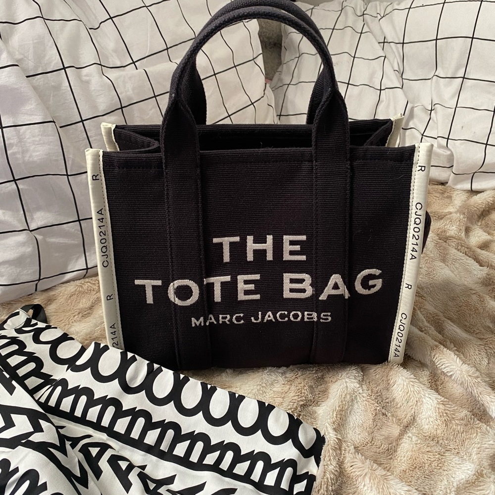 Never used just opened, dust bag included